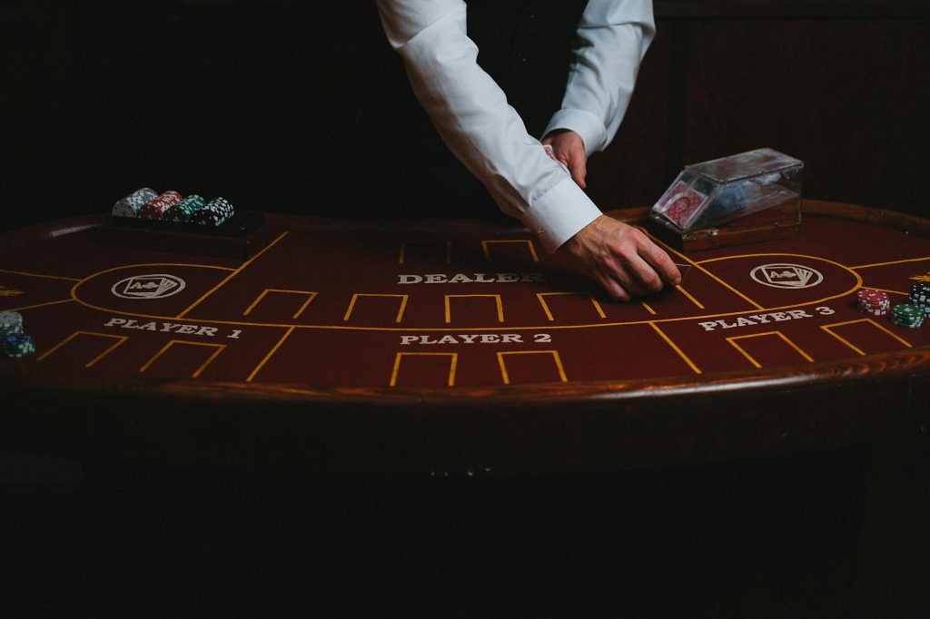 Những bí quyết thắng lớn khi chơi bài Baccarat trực tuyến mới nhất